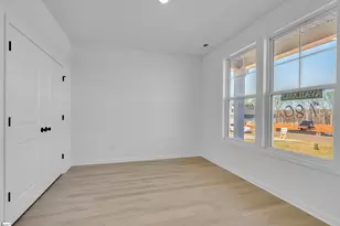 180 Hunter Ridge Dr, Boiling Springs, SC 29316 - Photo 4