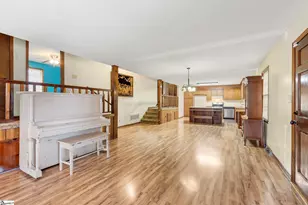 109 Tryon St, Greer, SC 29650 - Photo 8