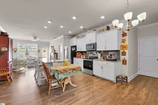 325 Cub Ct, Greenville, SC 29609 - Photo 6