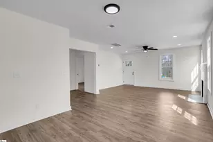 13 Hawthorne Ln, Greenville, SC 29605 - Photo 10