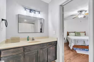 112 Maplebrook St, Laurens, SC 29360 - Photo 16