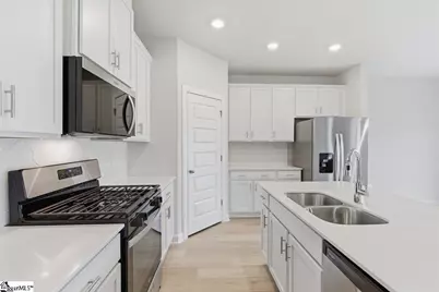 608 Hollybank Street, Fountain Inn, SC 29644 - Photo 2