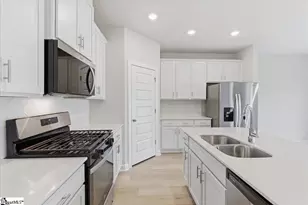 608 Hollybank St, Fountain Inn, SC 29644 - Photo 2