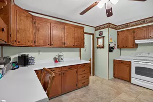 104 Laurel Ln, Seneca, SC 29678 - Photo 8