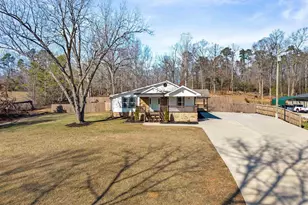 2016 Edwards Lake Rd, Greer, SC 29651 - Photo 2