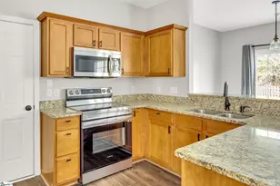 325 Stillwater Ct, Simpsonville, SC 29681 - Photo 10