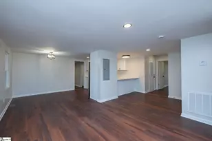 136 Moore St, Wellford, SC 29385 - Photo 4