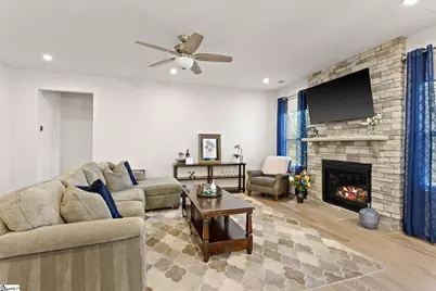 356 Hollythorpe Lane, Fountain Inn, SC 29644 - Photo 12