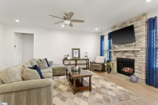 356 Hollythorpe Ln, Fountain Inn, SC 29644 - Photo 12