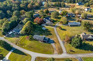 401 S Glassy Mountain Rd, Pickens, SC 29671 - Photo 2