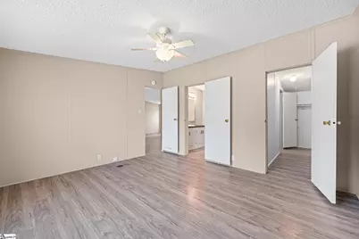 136 W Freedom Wood Drive, Liberty, SC 29657 - Photo 4