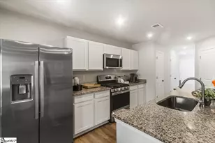 1289 Forestbrook Ln, Spartanburg, SC 29303 - Photo 2