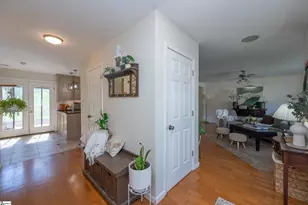 39 Perkins Ct, Greer, SC 29651 - Photo 4