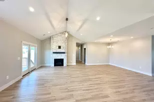 514 Hillview Knl Ln, Greer, SC 29651 - Photo 4