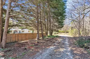 109 Lakeside Dr, Taylors, SC 29687 - Photo 4
