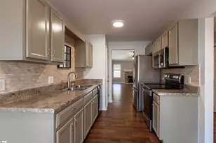 202 Woodruff Park Ln, Simpsonville, SC 29681 - Photo 4