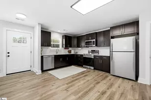 8 Robin Hood Rd, Taylors, SC 29687 - Photo 2