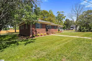 311 Blue Ridge Ave, Belton, SC 29627 - Photo 2