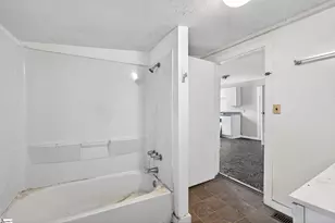 131 Holy St, Spartanburg, SC 29307 - Photo 8