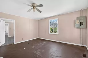 131 Holy St, Spartanburg, SC 29307 - Photo 6