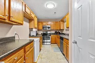 223 Woodruff Park Ln, Simpsonville, SC 29681 - Photo 8