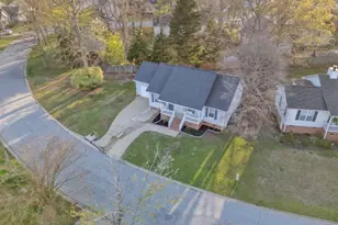 308 Oak Valley Dr, Simpsonville, SC 29681 - Photo 2