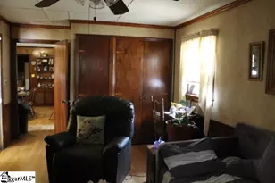 300 Marion Pl, Clinton, SC 29325 - Photo 4