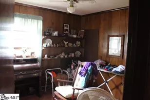 300 Marion Pl, Clinton, SC 29325 - Photo 14