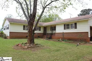 300 Marion Pl, Clinton, SC 29325 - Photo 2