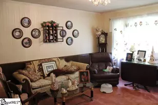 300 Marion Pl, Clinton, SC 29325 - Photo 10