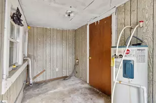 215 Truman St, Laurens, SC 29360 - Photo 24