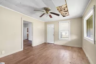 215 Truman St, Laurens, SC 29360 - Photo 6