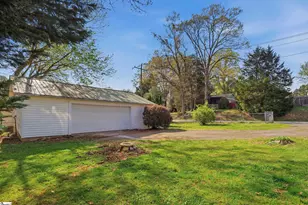 106 E Thompson St, Landrum, SC 29356 - Photo 14