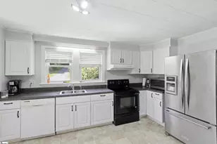 106 E Thompson St, Landrum, SC 29356 - Photo 6