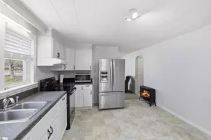 106 E Thompson St, Landrum, SC 29356 - Photo 4