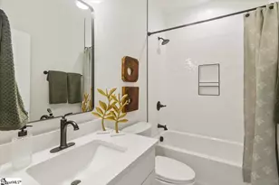 9 Hawthorne Ln, Greenville, SC 29615 - Photo 8