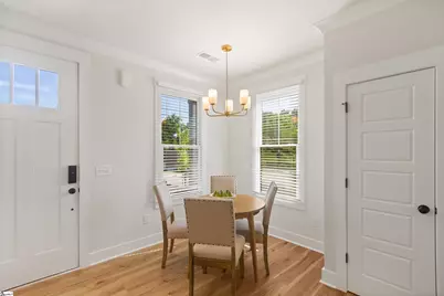 9 Hawthorne Lane #Unit 105, Greenville, SC 29605 - Photo 2