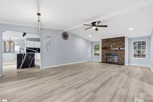 314 Green Oak Dr, Wellford, SC 29385 - Photo 6