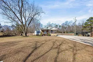 2016 Edwards Lake Rd, Greer, SC 29651 - Photo 2