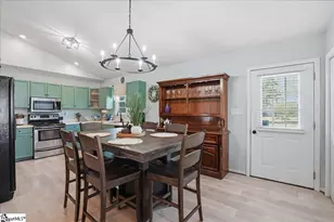 237 Upland View Dr, Boiling Springs, SC 29316 - Photo 6