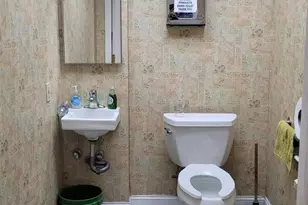 463 Calhoun Ave, Greenwood, SC 29646 - Photo 8