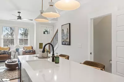 9 Hawthorne Lane #Unit 104, Greenville, SC 29615 - Photo 4