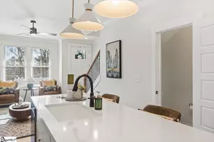 9 Hawthorne Ln, Greenville, SC 29605 - Photo 4