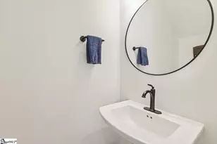 9 Hawthorne Ln, Greenville, SC 29605 - Photo 6