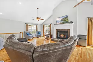 143 W Waters Edge Ln, West Union, SC 29696 - Photo 8