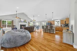 143 W Waters Edge Ln, West Union, SC 29696 - Photo 6