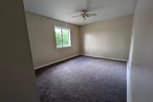 802 A/B Kings Ct, Greenwood, SC 29646 - Photo 8