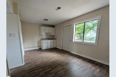 802 A/B Kings Court, Greenwood, SC 29646 - Photo 4