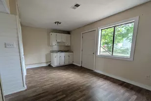 802 A/B Kings Ct, Greenwood, SC 29646 - Photo 4