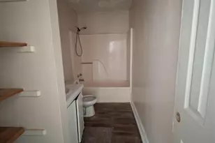 802 A/B Kings Ct, Greenwood, SC 29646 - Photo 6